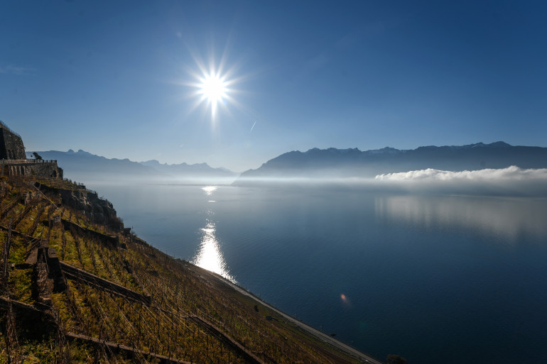 Lac dans les montagnes en Suisse