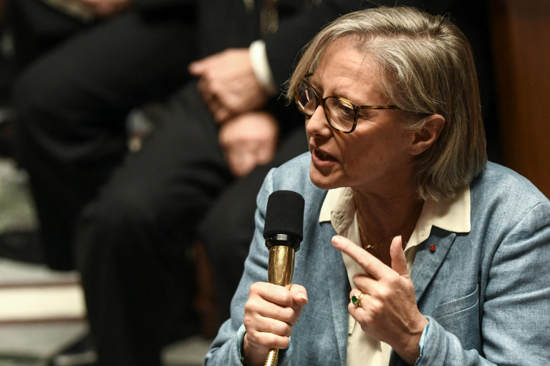 La secrétaire d’État chargée des Personnes handicapées, Sophie Cluzel à l'Assemblée nationale française, à Paris, le 11 février 2020.