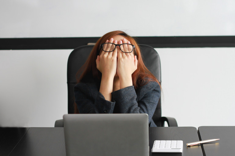 Une fatigue mentale et physique persistante est un signe d'épuisement professionnel.