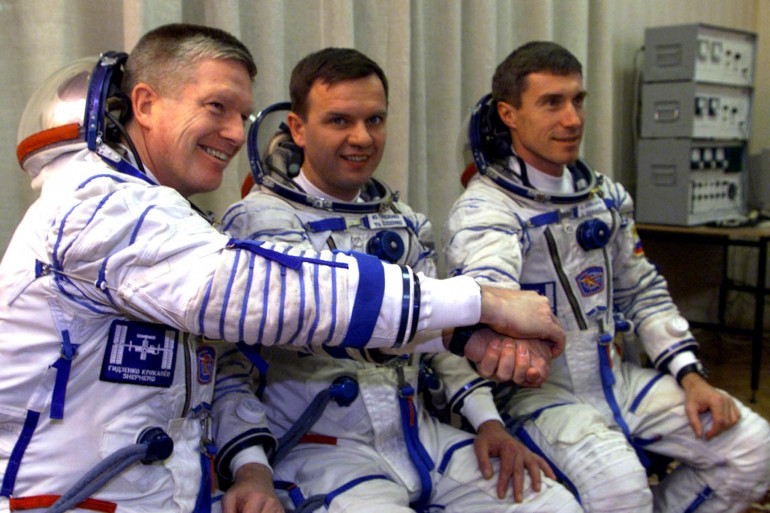 Sergueï Krikaliov, Yuri Gidzenko et Bill Shepherd le 31 octobre 2000