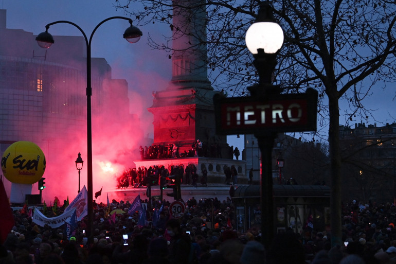 Des manifestants à Paris jeudi 19 janvier 2023