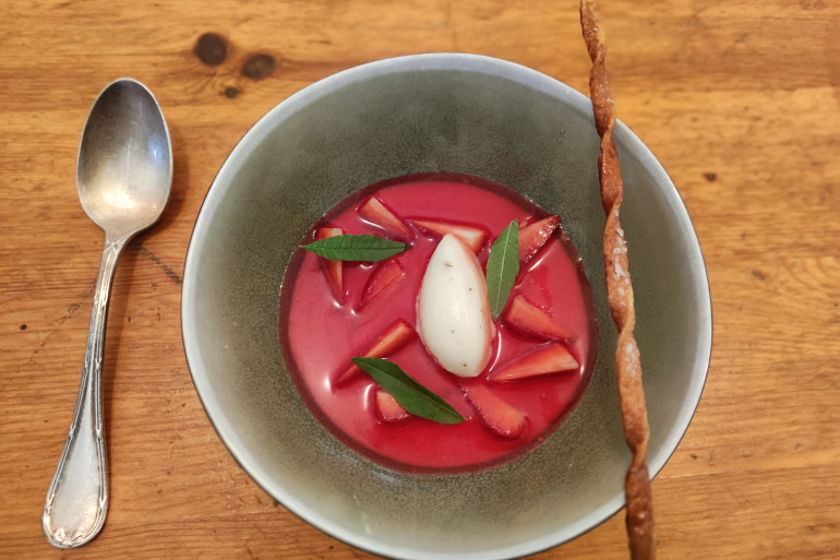 La recette de la nage de fraises Magnum et son sacristain, sorbet ...