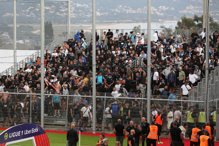 Des supporters dans le stade d'Ajaccio le 3 juin 2023