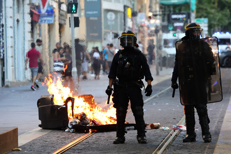 Des policiers français le 1er juillet 2023 à Marseille