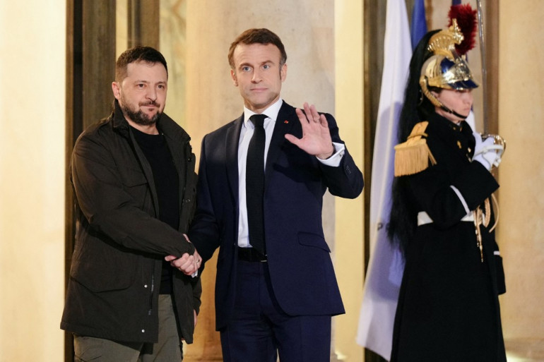 LA VIE SOUS MACRON  1655188-emmanuel-macron-et-volodymyr-zelensky-le-16-fevrier-2024