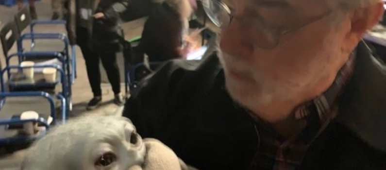 Star Wars George Lucas A Rencontre Baby Yoda Et La Photo Fait Fondre Les Fans