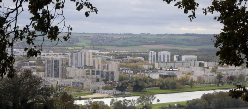 Yvelines : longue nuit de violences urbaines à Mantes-la-Jolie - Vimarsana News