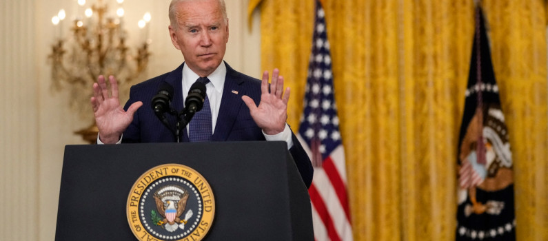 Afghanistan : Joe Biden promet de "pourchasser" les auteurs de l'attentat de Kaboul - Vimarsana News