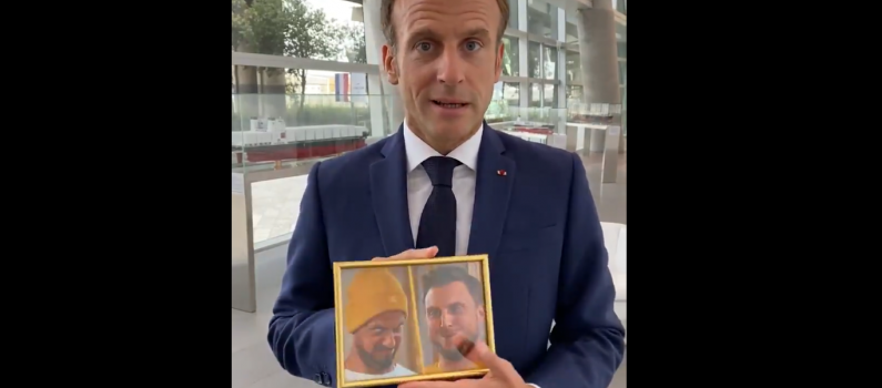 https://images.rtl.fr/~c/795v350/rtl/www/1445573-emmanuel-macron-et-le-portrait-de-mcfly-et-carlito-le-2-septembre-2021.png