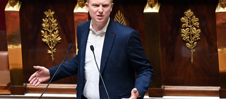 Adrien Quatennens visé par une main courante : l'affaire tétanise la France insoumise - Vimarsana News