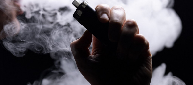 cigarette électronique avec cartouche pré-rempli Les ados qui vapotent peuvent inhaler jusqu'à cinq paquets de cigarettes  par jour en nicotine main image 1