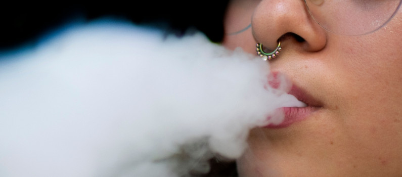 Les infos de 18h - Smart Vape : qu'est-ce que cette cigarette lectronique   cran que les jeunes s'arrachent ?