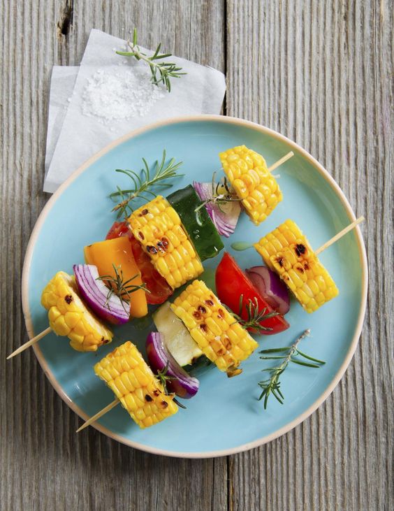 EN IMAGES - Barbecue d'été : 8 idées de brochettes étonnantes pour tous les goûts