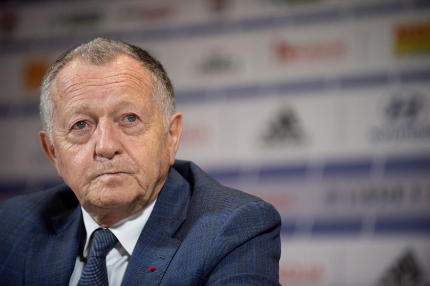 30 avril : en dépit des réclamations de Jean-Michel Aulas, notamment, la LFP vote la fin de saison en L1