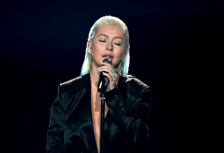 Images Rtl Fr C 0v587 Rtl Www Christina Aguilera Sur La Scene Des American Music Awards A Los Angeles Le 19 Novembre 17 Jpg