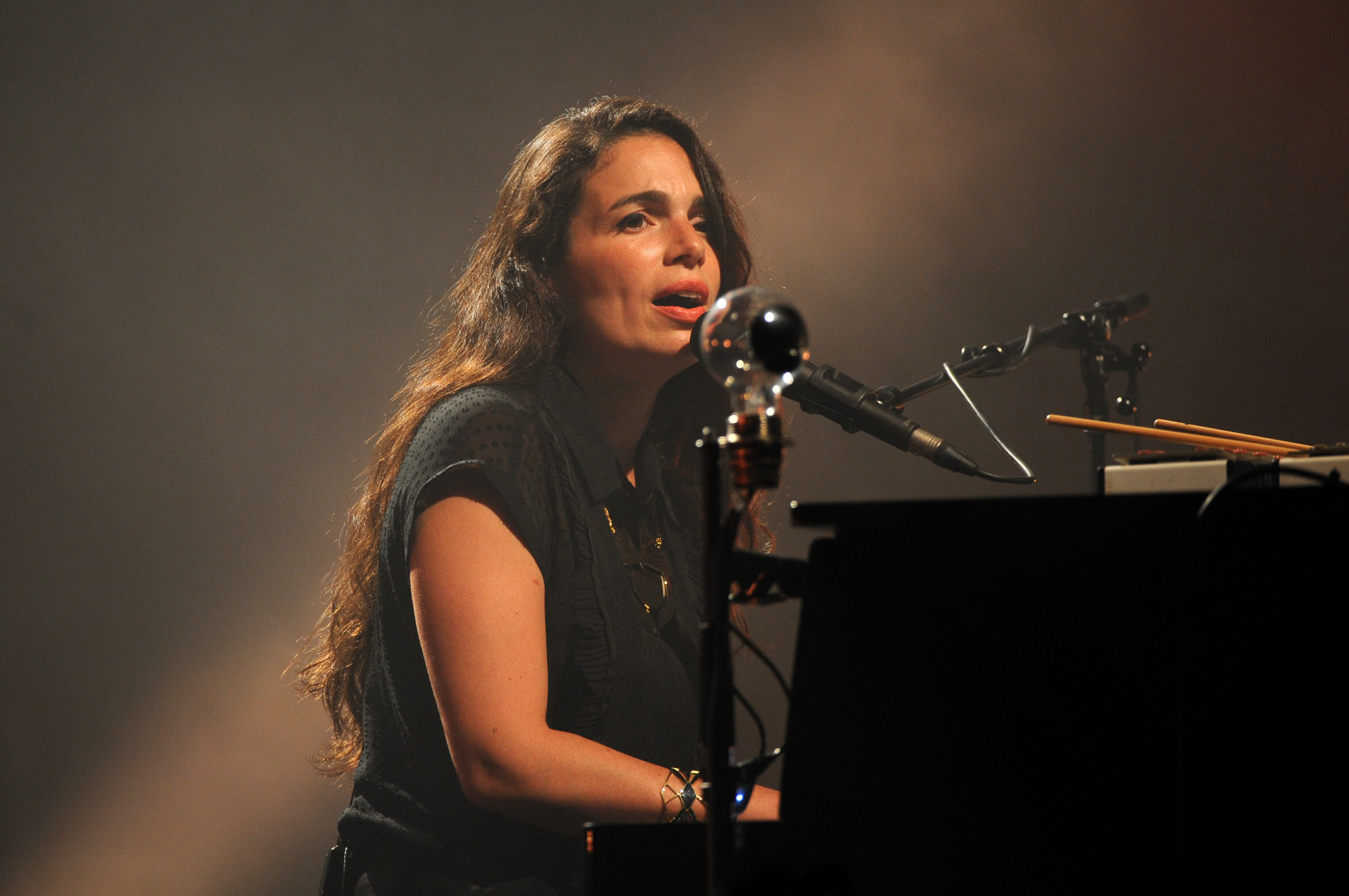 Yaël Naïm signe 
