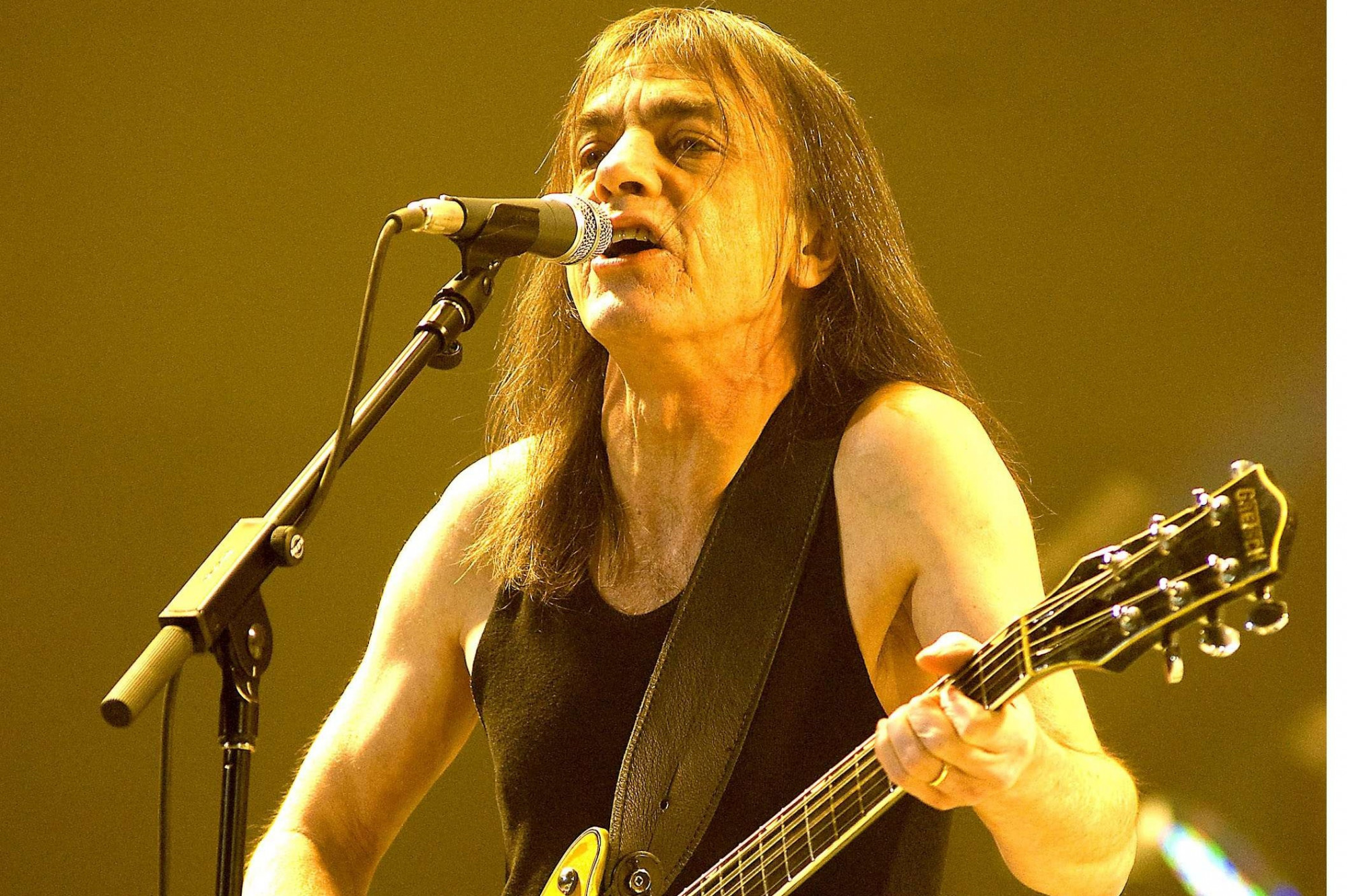 AC/DC : Malcolm Young, fondateur et guitariste du groupe, est mort à 64 ans