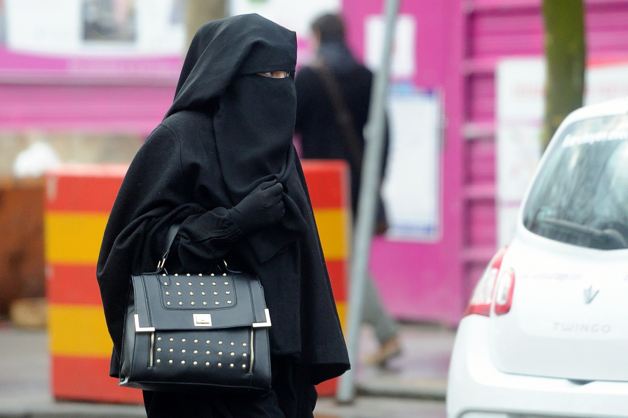 une-femme-condamn-e-pour-port-du-niqab-attaque-l-tat-fran-ais