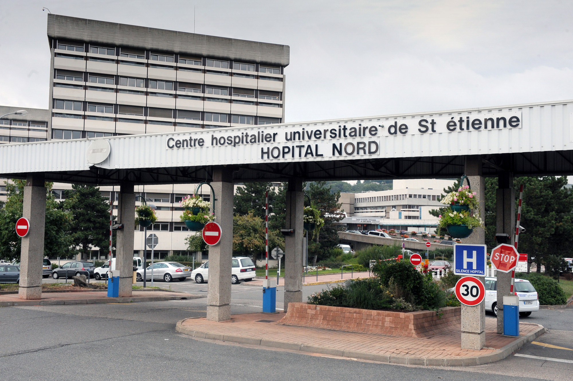 Les infos de 18h SaintÉtienne situation critique aux urgences