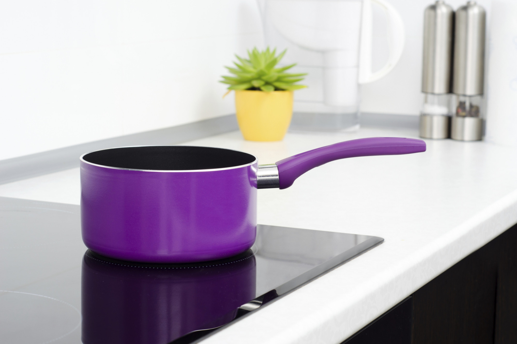 Installer une plaque de cuisson sur un plan de travail