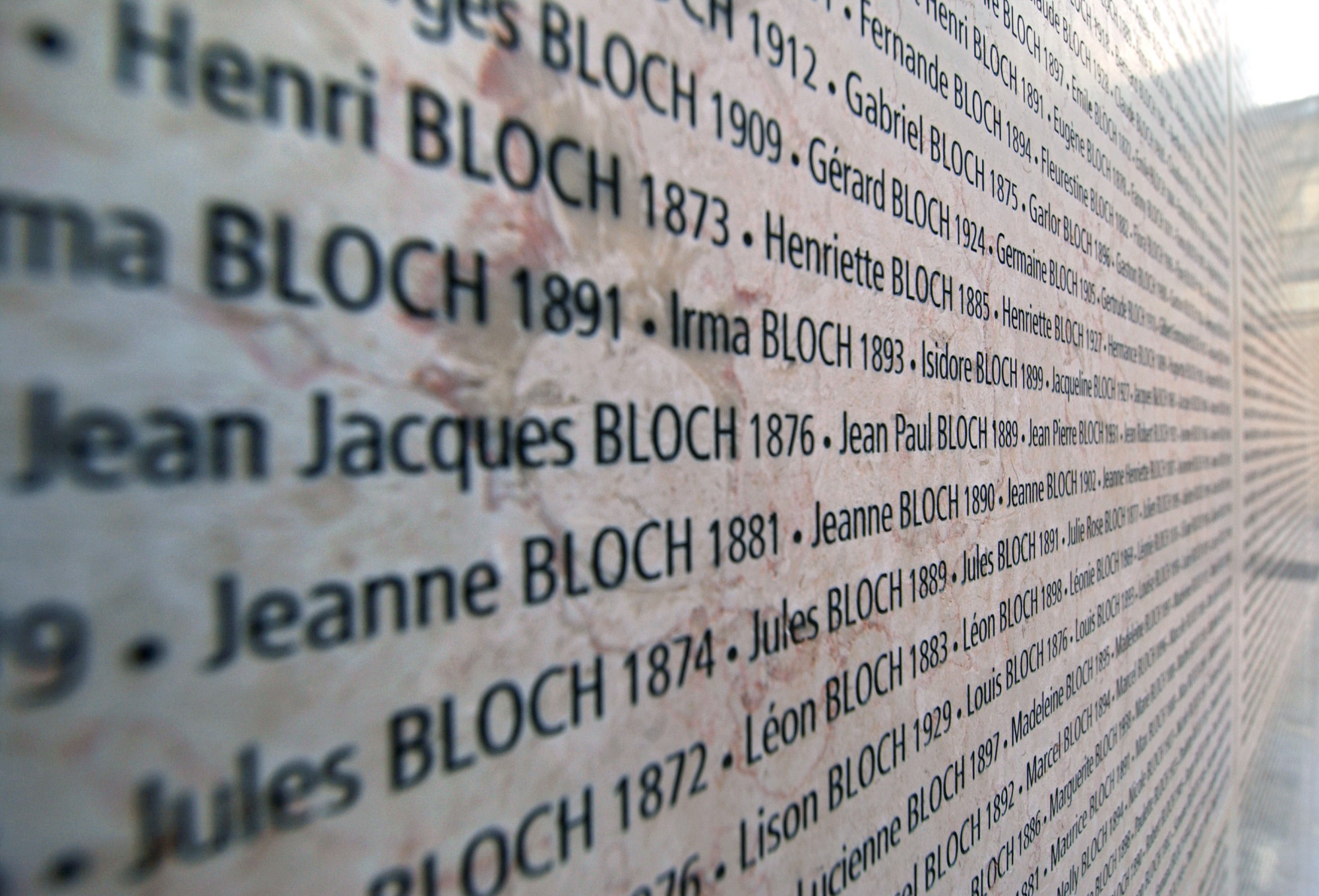 Les actualités de 5h - L'enseignement de la Shoah est-il suffisant en