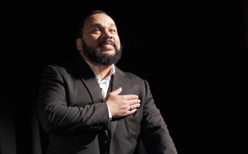 Dieudonné en train de faire une "quenelle", le 15 janvier, à Paris. (archives)