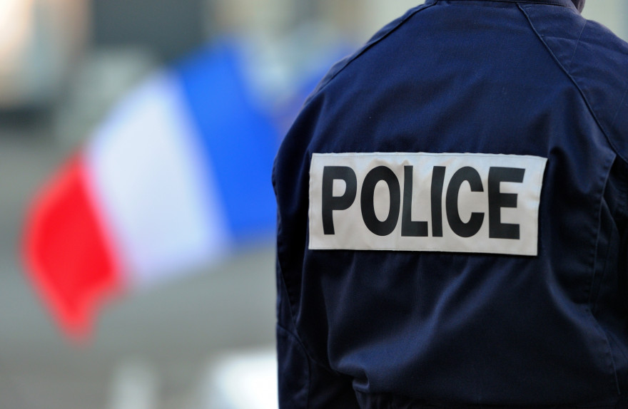 Un policier à Coquelles, dans le Pas-de-Calais, le 12 décembre 2013 (illustration).