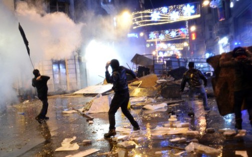Des manifestants à Istanbul en Turquie, le 27 décembre 2013 (illustration).