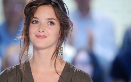 Charlotte Le Bon interprète Victoire Doutreleau dans le biopic sur Yves Saint-Laurent de Jalil Lespert