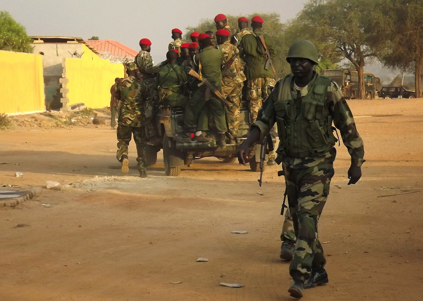 Des troupes de l'armée du Sud-Soudan patrouillent à Juba le 2 janvier 2014.