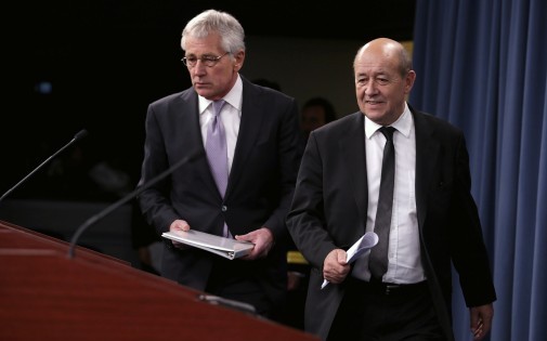 Chuck Hagel etJean Yves Le Drianse sont mis d'accord sur un accord de coopération spatiale.