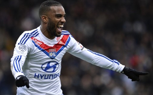Lacazette, double buteur, effectue une grande saison
