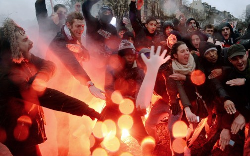 Des manifestants arborant quenelles et slogans chocs participent au "Jour de la colère", le 26 janvier 2014.