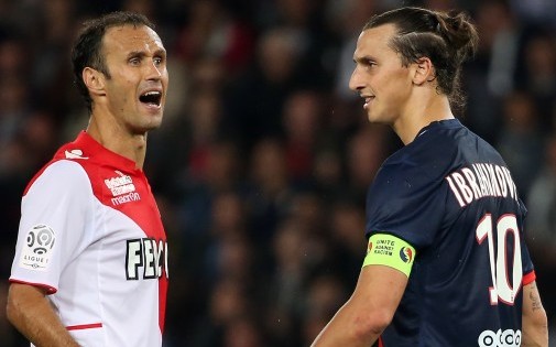 Le Monégasque Ricardo Carvalho face au Parisien Zlatan Ibrahimovic lors du match aller en septembre dernier (1-1)