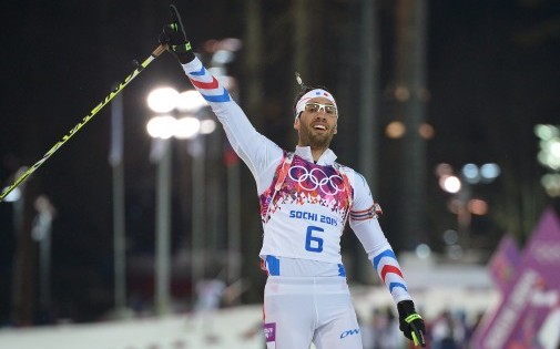 Martin Fourcade célèbre son titre olympique, lundi 10 février