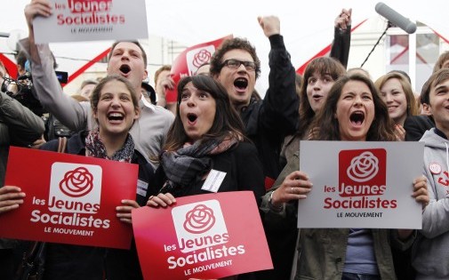 Paris, le 10 juin 2012. Pour une majorité de jeunes, l'engagement ne passe pas forcément par l'adhésion à un parti politique.