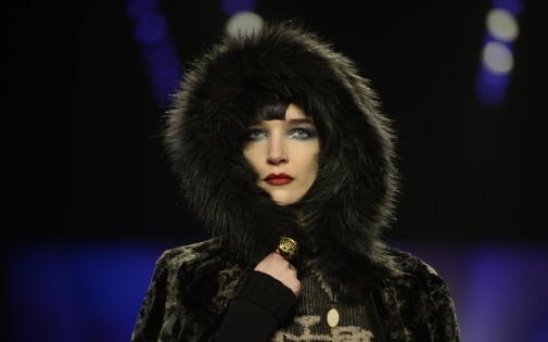 Vêtements d'Anna Sui pendant le défilé Mercedes-Benz du 12 février 2014.