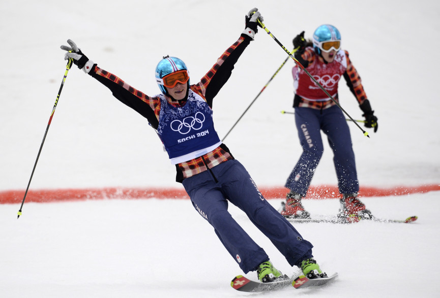 La Canadienne Marielle Thompson est sacrée au skicross devant sa compatriote Kelsey Serwa. La médaille de bronze revient à la Suédoise Anna Holmlund alors que la Française Ophélie David a terminé 4e et dernière de la finale.