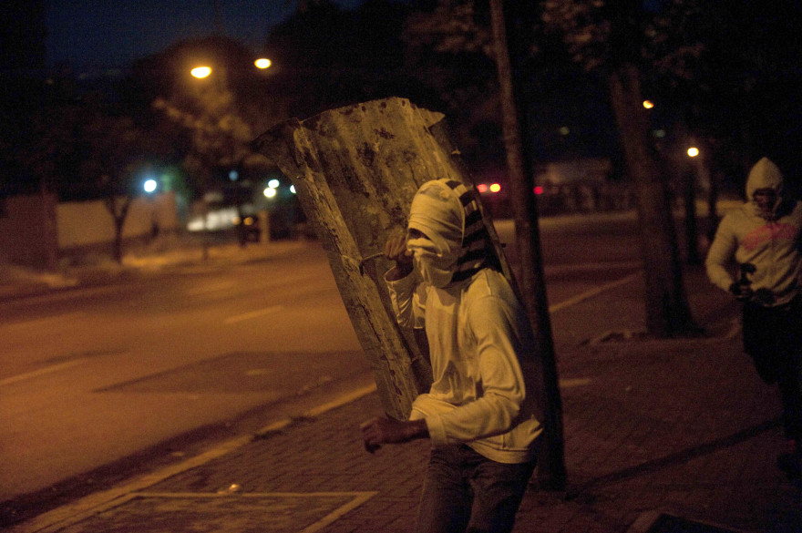 Un manifestant à Caracas au Venezuela, le 24 février 2014.