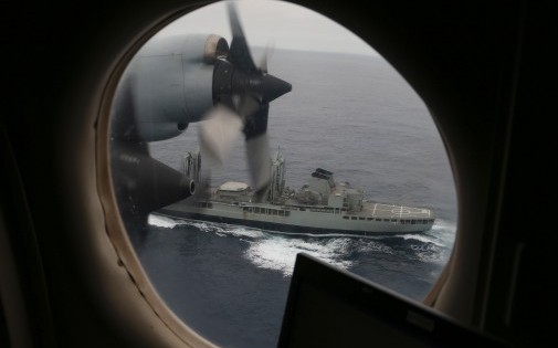 Un appareil de l'avion militaire australienne survole l'Océan indien à la recherche des débris supposés du vol MH370 de la Malaysia Airlines, le 22 mars 2014 (photo d'illustration).