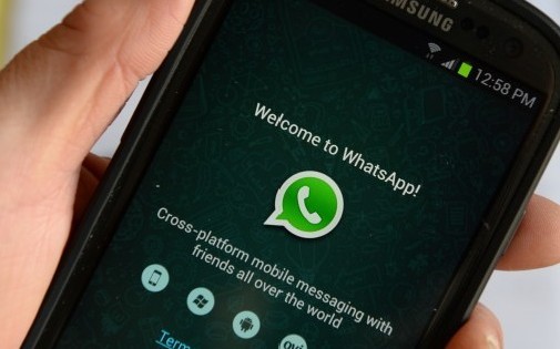 L'application Whatsapp permet d'envoyer sans frais des SMS, des vidéos, des messages vocaux et des photos à ses contacts, quel que soit l'endroit dans lequel ils se trouvent