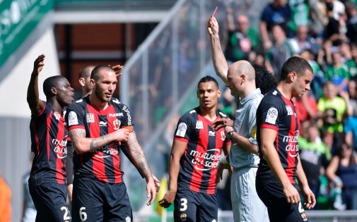 Antony Gautier exclut Didier Digard lors du match Saint-Etienne-Nice le 6 avril 2014