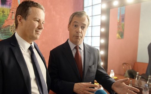 Nicolas Dupont-Aignan et le Britannique Nigel Farage à Paris le 13 avril 2014.