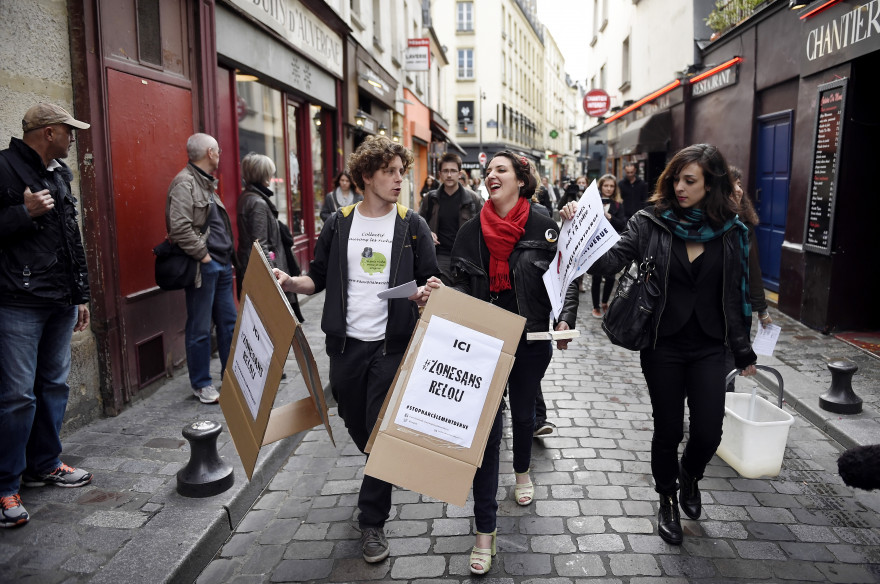 Des membres du collectif #stopharcelementderue ont manifesté à Paris ce 25 avril 2014.