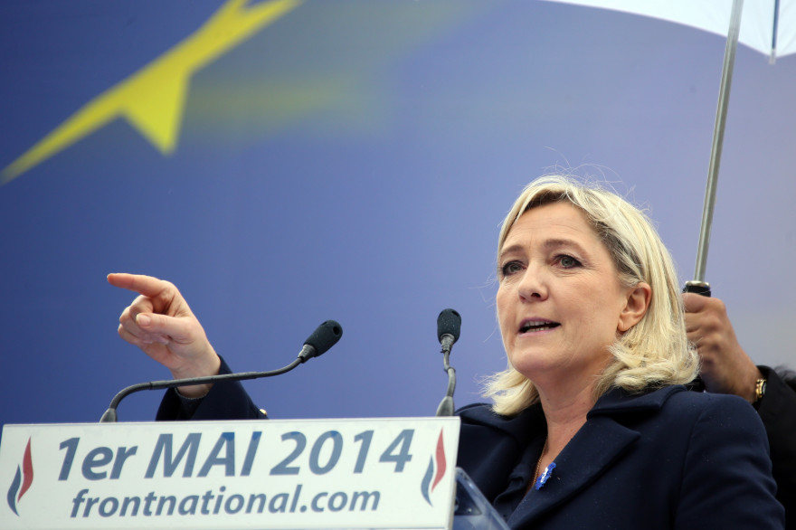 En campagne pour les européennes, Marine Le Pen a été chahutée sur un marché, dimanche 4 mai
