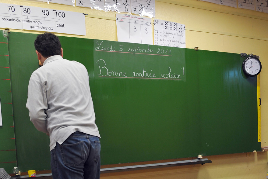 Un instituteur , le 05 septembre 2011, à l'école élementaire Moulins-Pergaud à Lille.