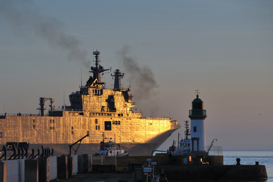 Le navire militaire russe Vladivostok, de type Mistral, à Saint-Nazaire, le 5 mars 2014.