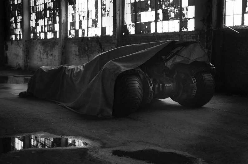 Batman vs Superman : première image de la Batmobile