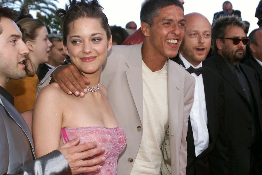 Marion Cotillard entourée de Frederic Diefenthal et Samy Naceri à Cannes en 2000 pour "Taxi 2" de Luc Besson