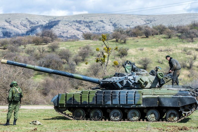 Des soldats russes près de Simferopol (Crimée) le 27 mars 2014. (archives)